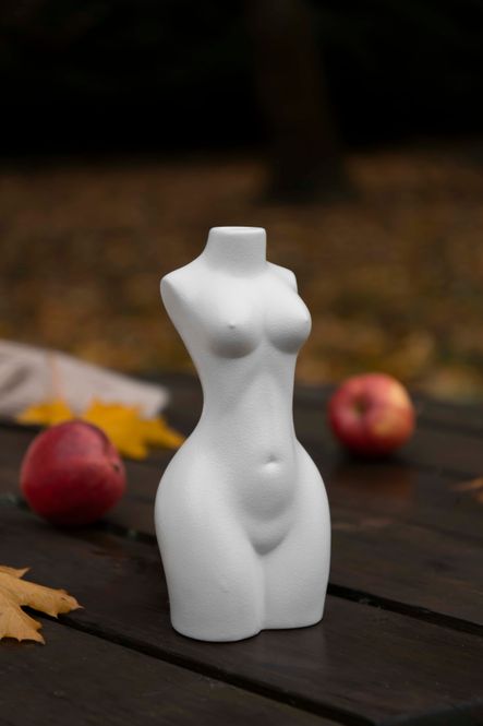 Hovedbilde Lysestake - Femina helfigur hvit 23.5cm