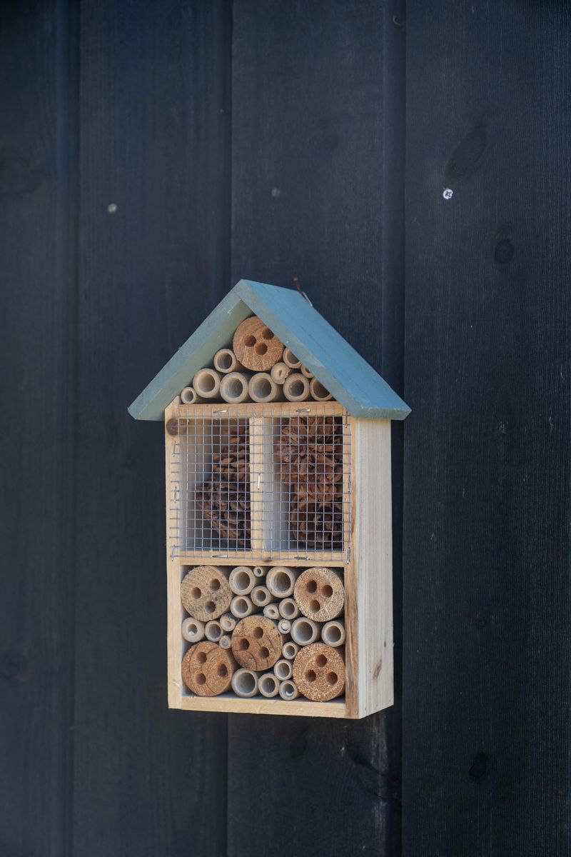 Insekthotell tre – 17×10×29 cm – grønn