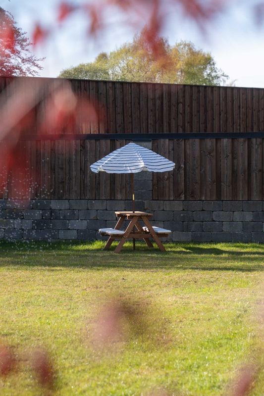 Pikniksett barn – bord og benk