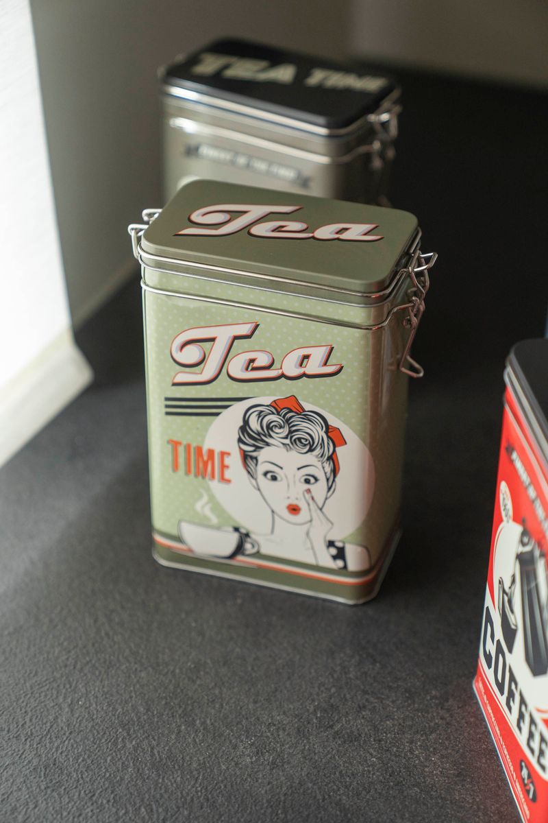 Retro Oppbevaringsboks i metall – H18 cm – Tea Time Lys
