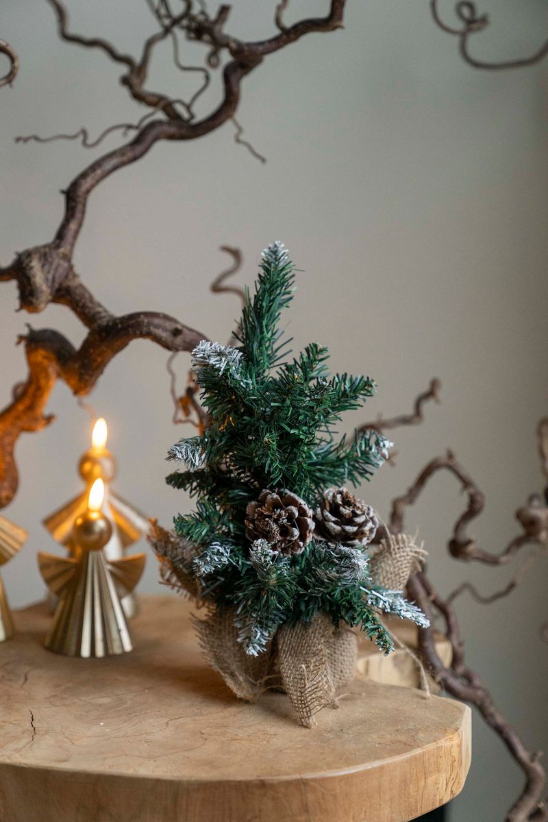 Kunstig Tre m/kongler 30cm 