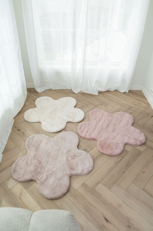 Barneteppe blomst – beige