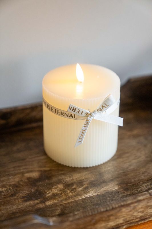 LED Kubbelys Riller 10x10cm - Offwhite