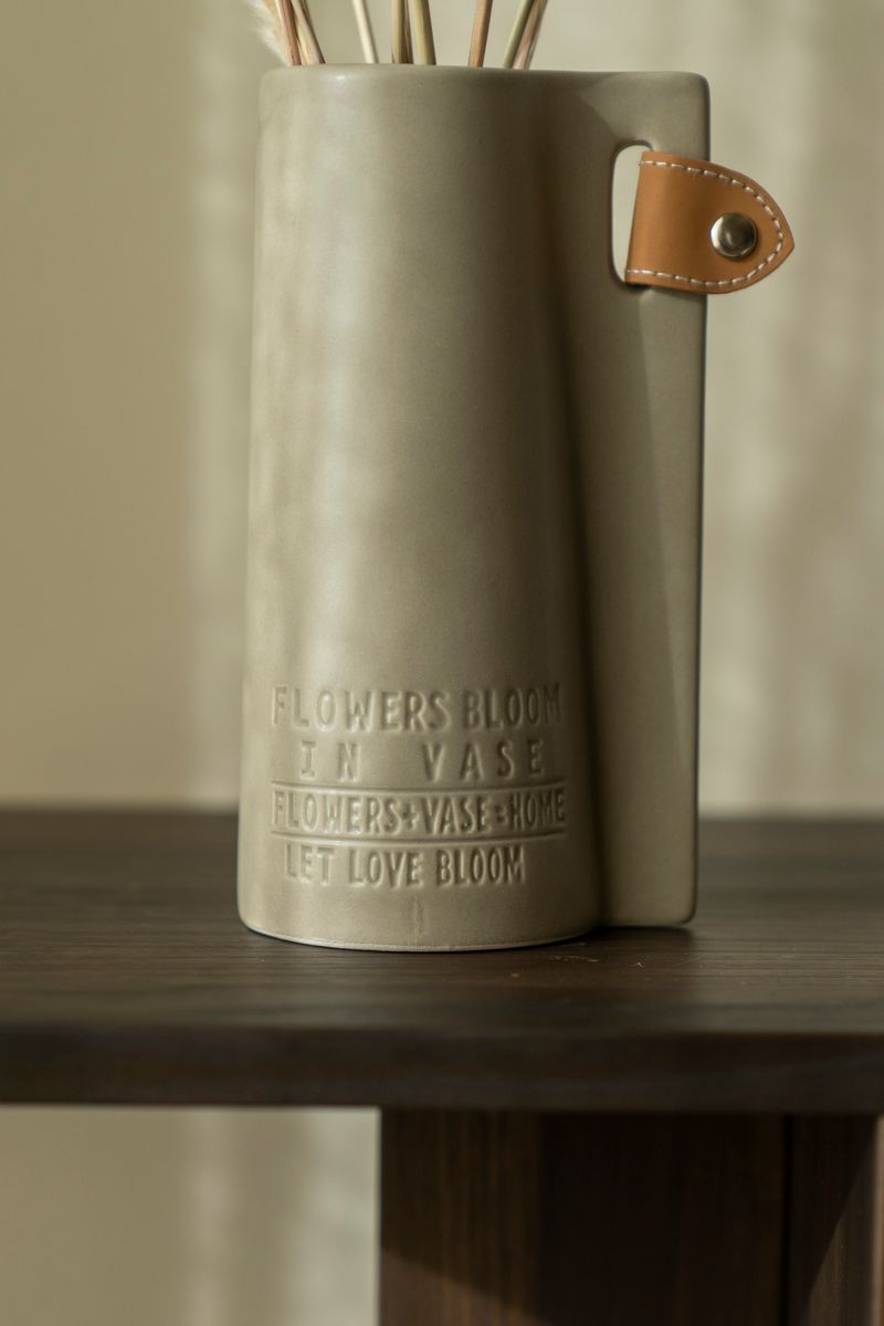 Vase - Relieff - 10x8x18cm - Brun