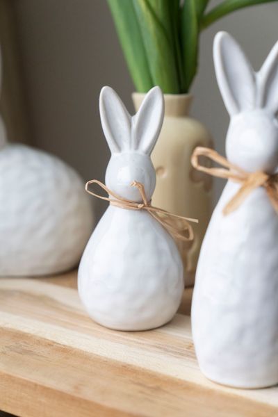 Hovedbilde Collette - Kanin med raffiabånd – 15 cm ...