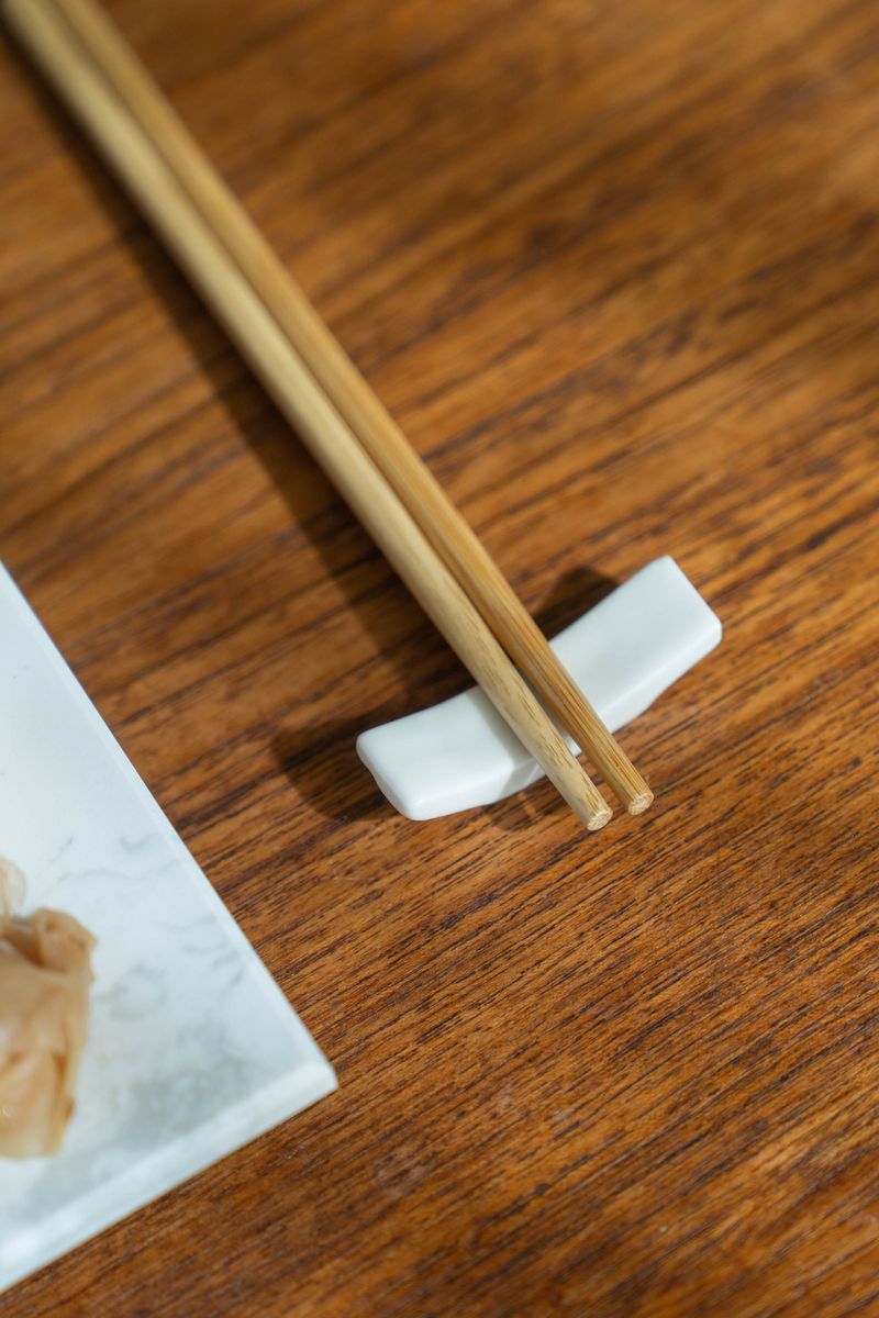 Sushisett med marmorfat – 9 deler
