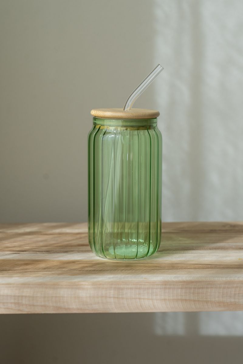 Glass med sugerør – 500 ml – Grønn