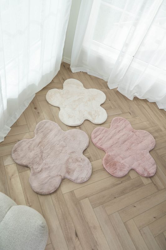 Barneteppe blomst – beige