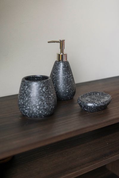 Hovedbilde Baderomssett - Spettet Grå