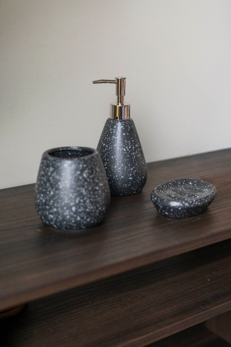 Baderomssett - Spettet Grå